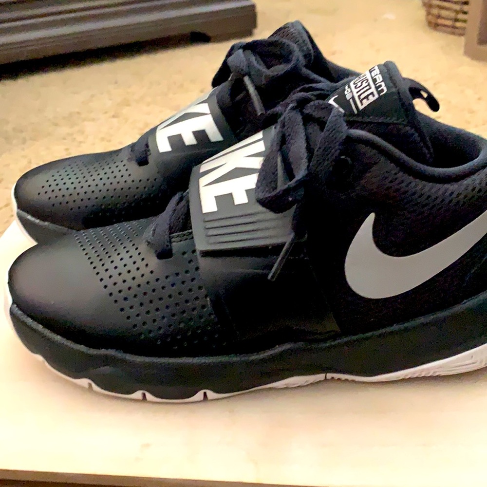 Nike Team Hustle D 8 Kids shoes
